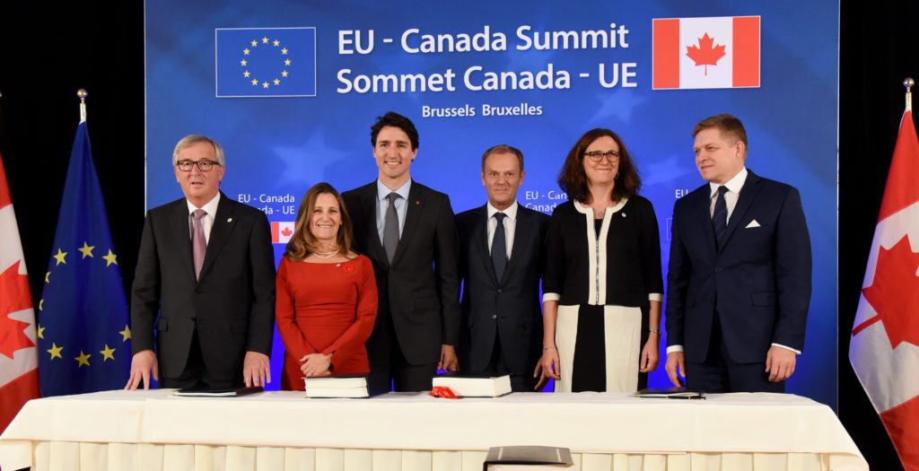Group photo after the signing ceremony of the Strategic Partnership Agreement (SPA) and the Comprehensive Economic and Trade Agreement (CETA) between the EU and Canada: Jean-Claude Juncker, Chrystia Freeland, Justin Trudeau, Donald Tusk, Cecilia Malmström and Robert Fico (from left to right)